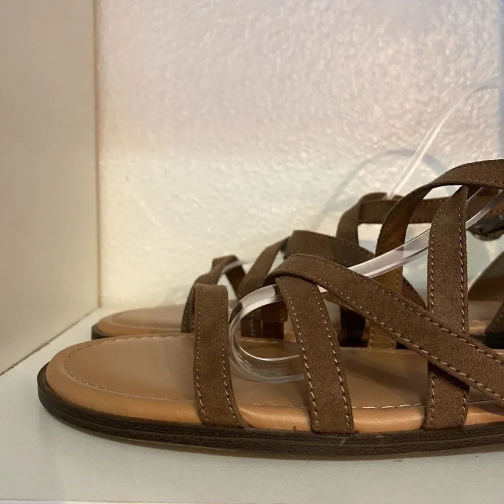 Torrid Womens Strappy Sandals Brown Adjustable Low Heel Shoes Flat Buckle 11 W